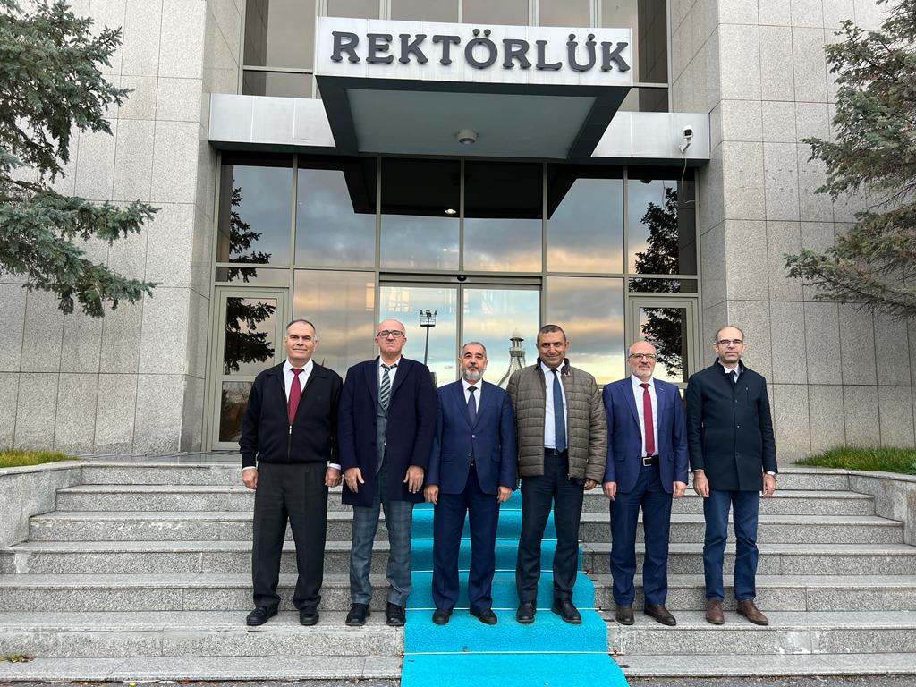 20 Aralık 2022 tarihinde, TÜBİTAK TEYDEB Başkan Yardımcısı Dr. Hasan Selçuk SELEK ve TÜBİTAK ARDEB Başkan Yardımcısı Doç. Dr. Cengiz ARICI hocalarımız Üniversitemizde "TÜBİTAK Destek Programları"nı anlattılar.