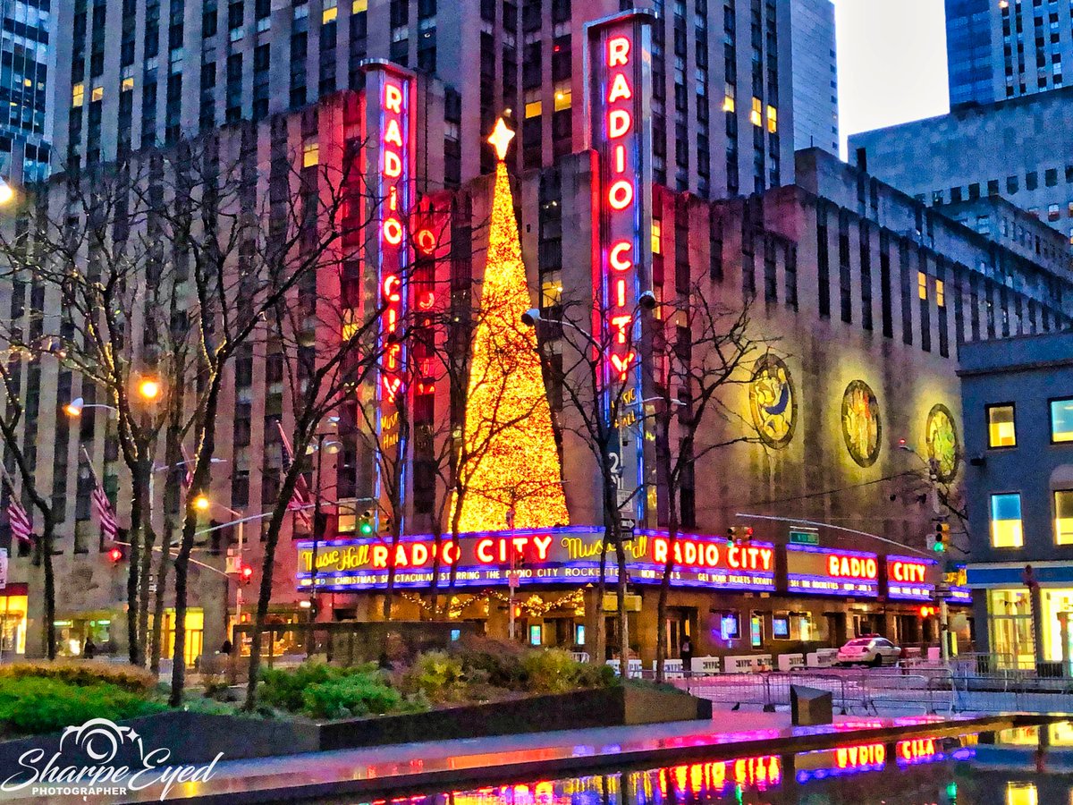Radio City Christmas Lights, New York #Christmas #ChristmasUniversityChallenge #HappyHolidays2022 #ChristmasLights #NewYork #Manhattan #photography #radiocity #newyorkchristmas