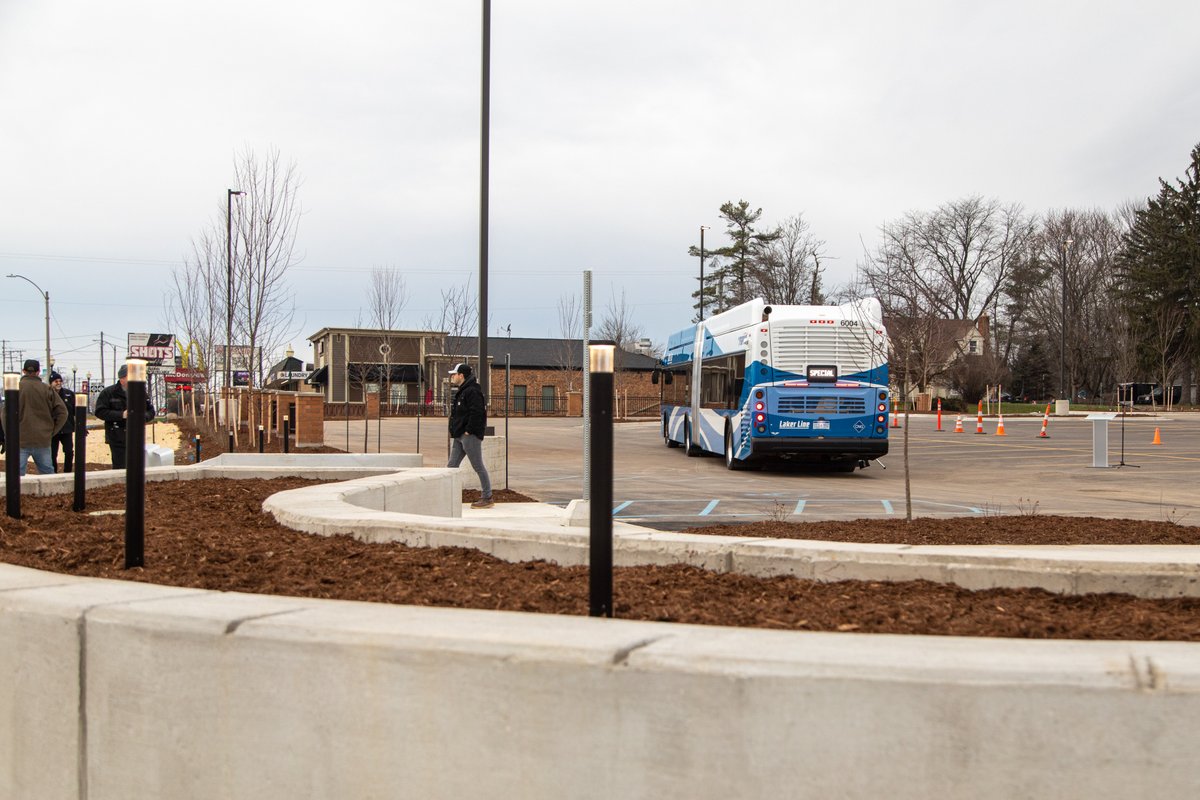 CityofWalkerMI's tweet photo. It may be just a parking lot - but it's a welcomed addition to our growing business district of Standale! The new @TheRapid park and ride lot provides 121 new spots at the corner of Lake Michigan Dr and Cummings Ave. for visitors and #LakerLine riders! https://t.co/gsgeRWqRio