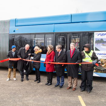 CityofWalkerMI's tweet photo. It may be just a parking lot - but it's a welcomed addition to our growing business district of Standale! The new @TheRapid park and ride lot provides 121 new spots at the corner of Lake Michigan Dr and Cummings Ave. for visitors and #LakerLine riders! https://t.co/gsgeRWqRio