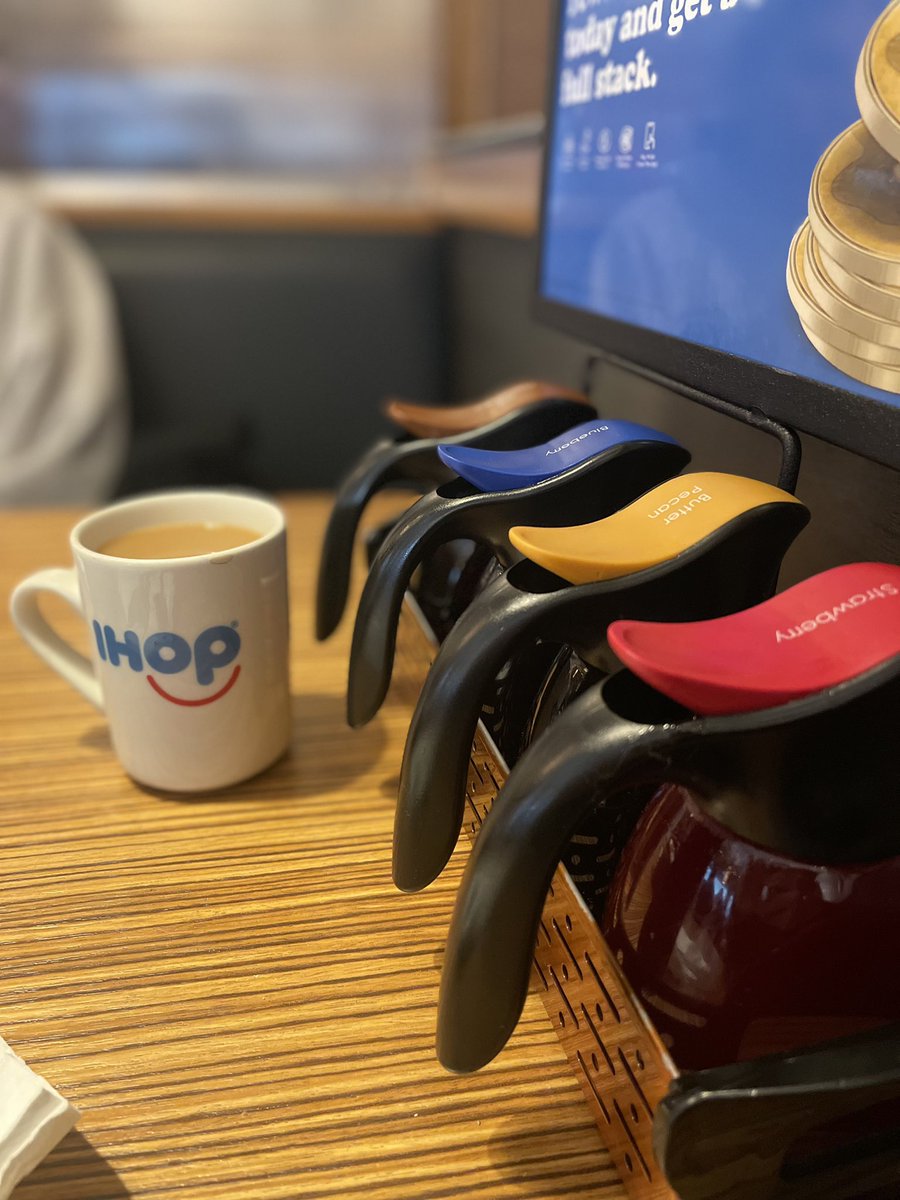 SKIBOYYY's tweet photo. “yeaa i’ll get the pancake combo” 🦭 https://t.co/QEqv43qAU7