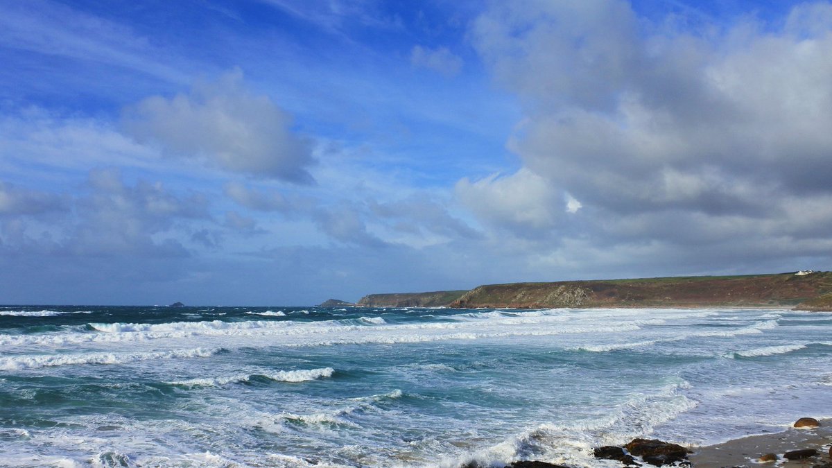 A very Happy Christmas from everyone at Land of Saints!

We want to thank you for your support - we'll be toasting to you all after a lovely Cornish coastal walk 🍸

With every purchase of our gin, you have helped save wildlife across the globe - cheers to that!