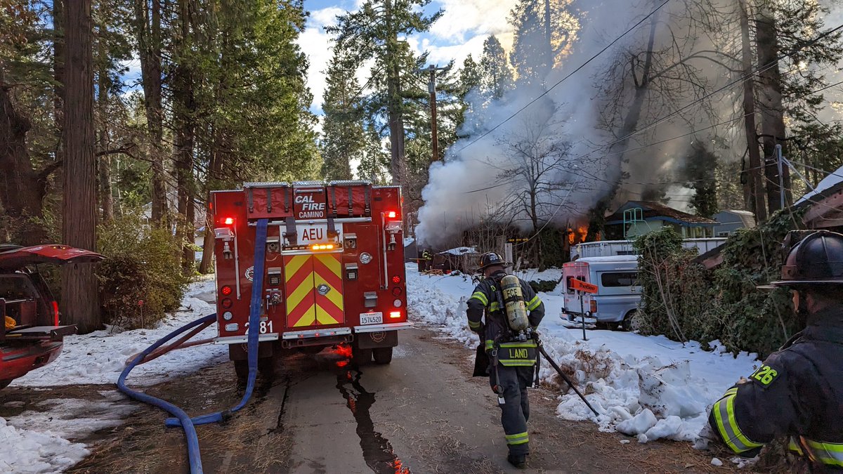 ELDO_Co_Fire's tweet photo. Before 10 am firefighters responded to an outbuilding on fire on Center View Dr in Pollock Pines. Crews were hindered in fighting the well-involved blaze that scorched another adjacent building due to down live power lines. No injuries reported. The fire is under investigation. https://t.co/VyShkJd6tx