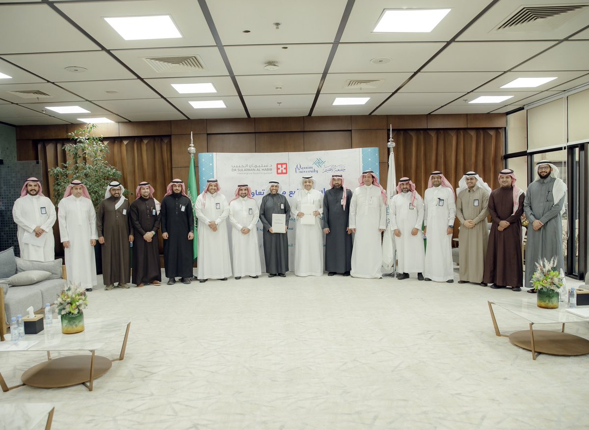 وقعت #جامعة_القصيم اتفاقية للتعاون التدريبي والتعليمي والبحثي مع مجموعة الدكتور سليمان الحبيب الطبية، وقعها سعادة وكيل الجامعة للشؤون التعليمية إلى جانب الرئيس التنفيذي للشؤون الطبية بالمجموعة، وذلك بحضور سعادة وكلاء الجامعة وعمداء الكليات المعنية، بالمقر الرئيس بالمدينة الجامعية