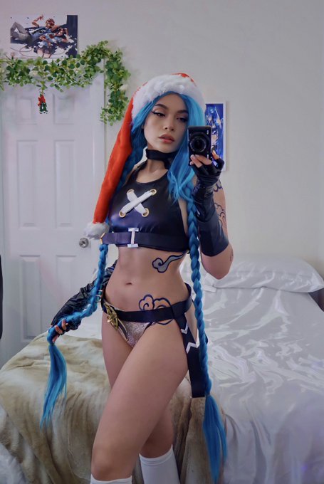 say jinx is your favorite champion or else you&rsquo;re going on my naughty list https://t.co/QuZAmfFodl