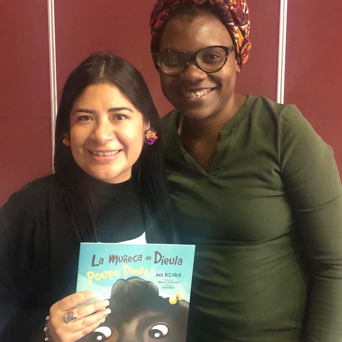 AtzirieAvila's tweet photo. Un enorme gusto conocer a @ABelique autora de “La muñeca de Dieula”, una de las fundadoras de la  iniciativa Muñecas Negras e integrante del Movimiento @reconoci_do de República Dominicana 🇩🇴 Conoce y apoya la iniciativa aquí: 👉https://t.co/CWGWpBZHgZ #defensorasqueinspiran https://t.co/zIaaT4Rmab