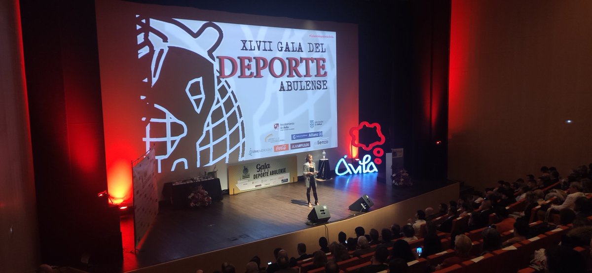 diocesavila's tweet photo. Hoy el deporte sale del terreno de juego, nos vestimos de gala para disfrutar de la XLVII Gala del Deporte Abulense!!

Enhorabuena a todos los premiados, un reconocimiento al esfuerzo y al trabajo diario

#MeQuedoContigo | #SiempreDioce 🏀⚽

#GaladeldeportedeAvila https://t.co/vstTLNznNT