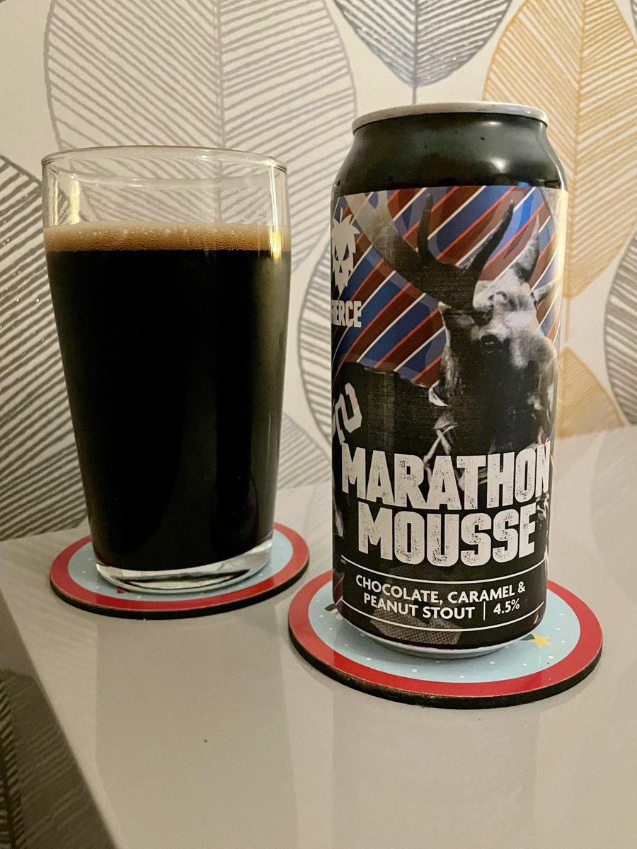MartynMcIntosh's tweet photo. Cheeky hump day stout. Roll on the weekend. Cheers 🍻 #snickersbar https://t.co/x2KBW3P6kL