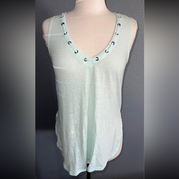 _kaatelynnnn_'s tweet photo. So good I had to share! Check out all the items I'm loving on @Poshmarkapp #poshmark #fashion #style #shopmycloset #express #whitehouseblackmarket #americaneagleoutfitters: https://t.co/dsZ6kQKzUz https://t.co/qFnNWc5k2n