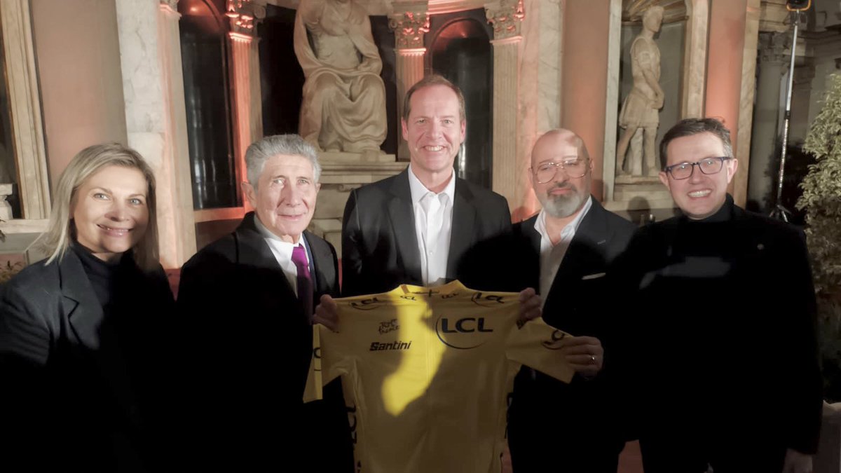 As official sponsor of the #TourDeFrance we are extremely proud that the 2024 Grand Depart will take place for the first time in 120 years in Italy.

Photo: Monica and Pietro Santini, Christian Prudhomme, <a href="/sbonaccini/">Stefano Bonaccini</a> @darionardella 

#TDF2024 #TDF #SantiniPeople #Cycling <a href="/LeTour/">Tour de France™</a>