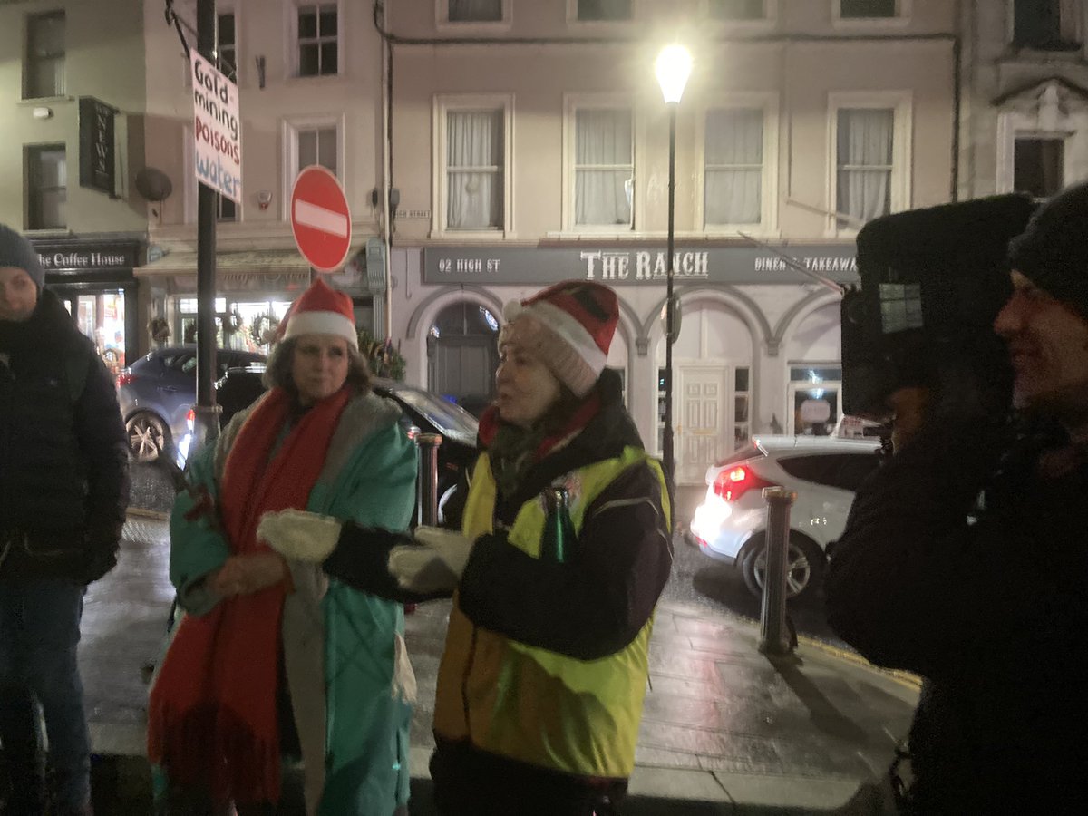 EarthMamasCom's tweet photo. Earth Mamas joined @SaveOurSperrins @CAIM_network @Greencastleblog for their the end of 24 hr fast in Omagh. 
This is what community and people power looks like. 
There will be no toxic mining in the Sperrins! 
💚🌍💚 
#solidarity #peoplepower #notominingyestolife #notoxicmining https://t.co/JI2WVrRSjm