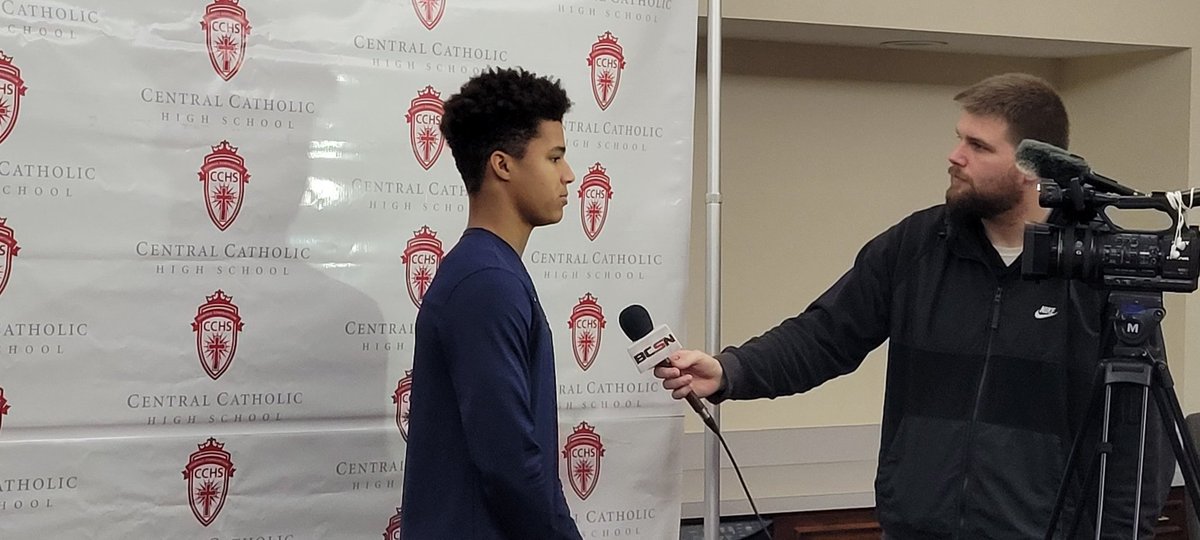 tjawls's tweet photo. #ProudPapaMoment #DreamBig ππ
#NationalSigningDay #AwlsFam https://t.co/HqZ8HMwY3g