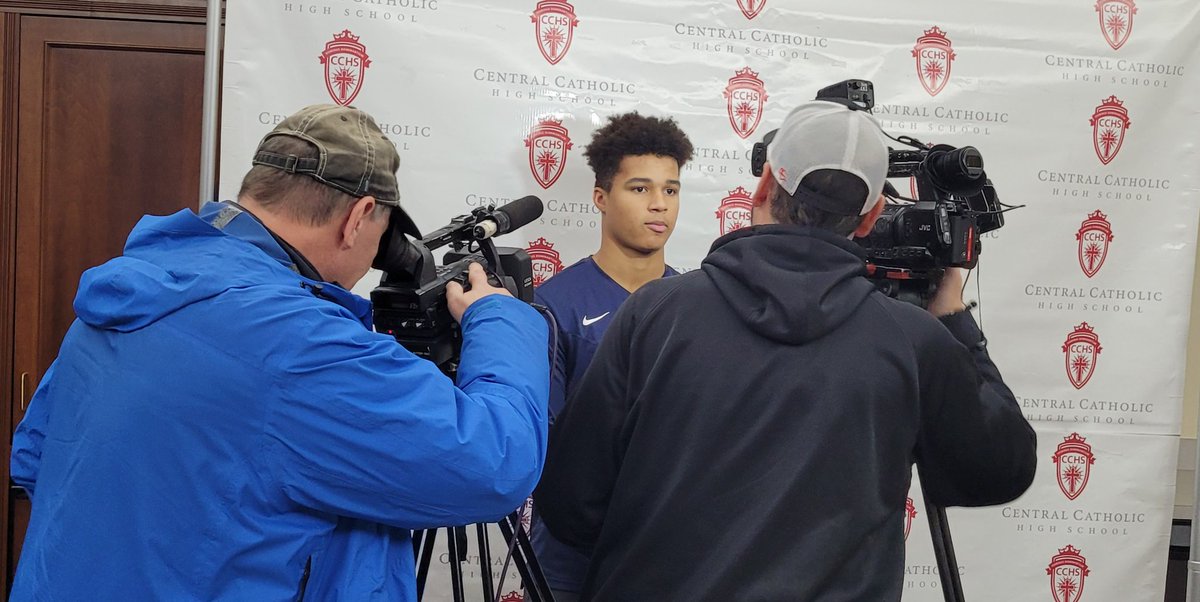 tjawls's tweet photo. #ProudPapaMoment #DreamBig ππ
#NationalSigningDay #AwlsFam https://t.co/HqZ8HMwY3g