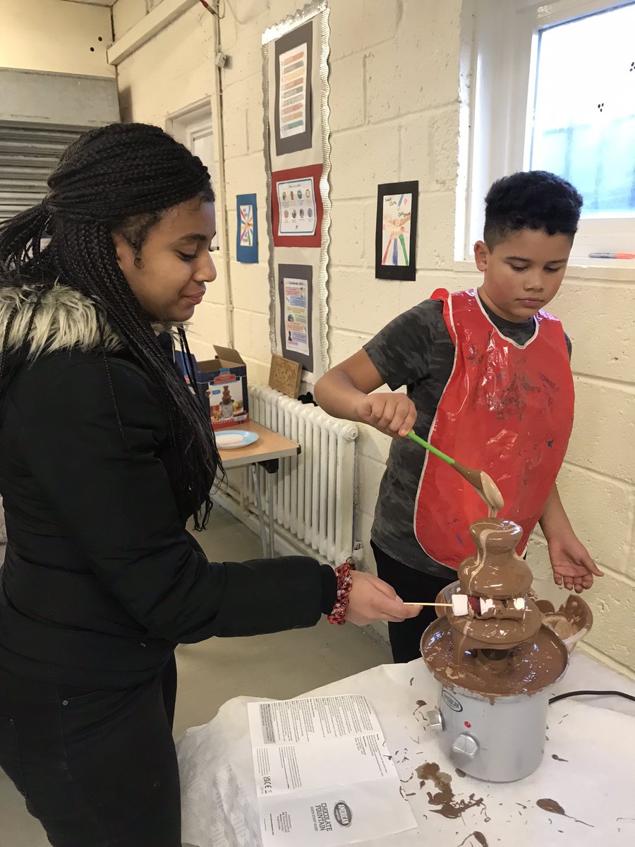 Today  @theventure_se we were baking Christmas cup cakes, eating lunch together, building Lego, playing sports and crafting, oh and we loved our marshmallows dipped in the chocolate fountain! #Children #community #safespace #SandsEnd #HAF2022  @thedaisytrust @ChildhoodTrust