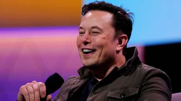 vamsh9i's tweet photo. Advice by Elon Musk:
Don't attach yourself to a person, place, an organization or a project. Attach yourself to a mission, a calling, a purpose only. That's how you keep your power and your peace -@elonmusk https://t.co/Ffzd3q3lIf