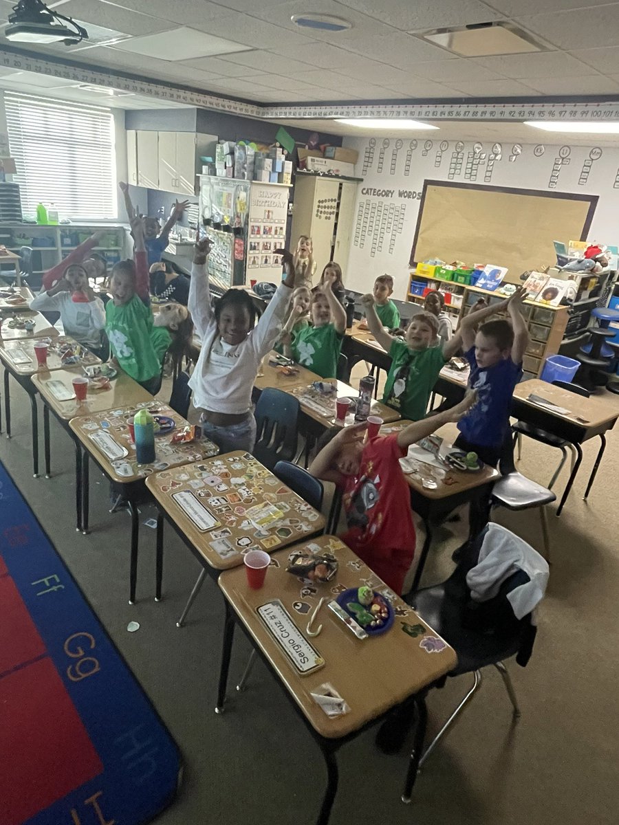 Julsk41's tweet photo. Grinch Day snacks @Englishvillage2 in our class! Love the joy and excitement with the students this time of year! @GCSDsuper https://t.co/XR5bEgxZIQ