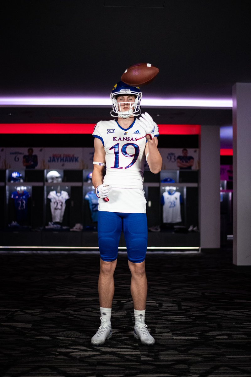 MongDillon's tweet photo. Very excited to receive an opportunity to play at the University of Kansas! @Kotelnicki @ScottAligo @BillyBonneau 🔵🔴 https://t.co/O4RiJFTwLj