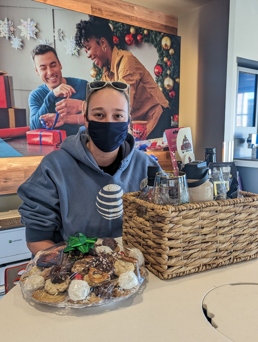 Special delivery Christmas presents from a CRU customer. <a href="/TiffaniATT/">Tiffani Cancel</a> always taking care of her customers!!
#OurNE <a href="/ChrisAcerra/">Chris Acerra</a> <a href="/firas_smadi/">Firas Smadi</a> <a href="/emilywiper/">Emily Wiper</a>