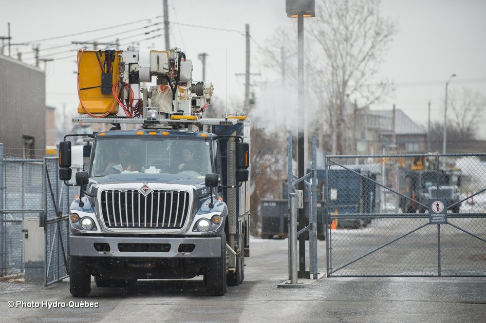 client_hydro's tweet image. Une importante tempête hivernale pourrait causer des #pannes un peu partout au #Québec, dès jeudi soir. Nous suivons l’évolution de la situation et seront prêts à intervenir dès que nécessaire. Comment vous préparer à l'éventualité d'une panne? 👇pannes.hydroquebec.com/pannes/en-cas-…