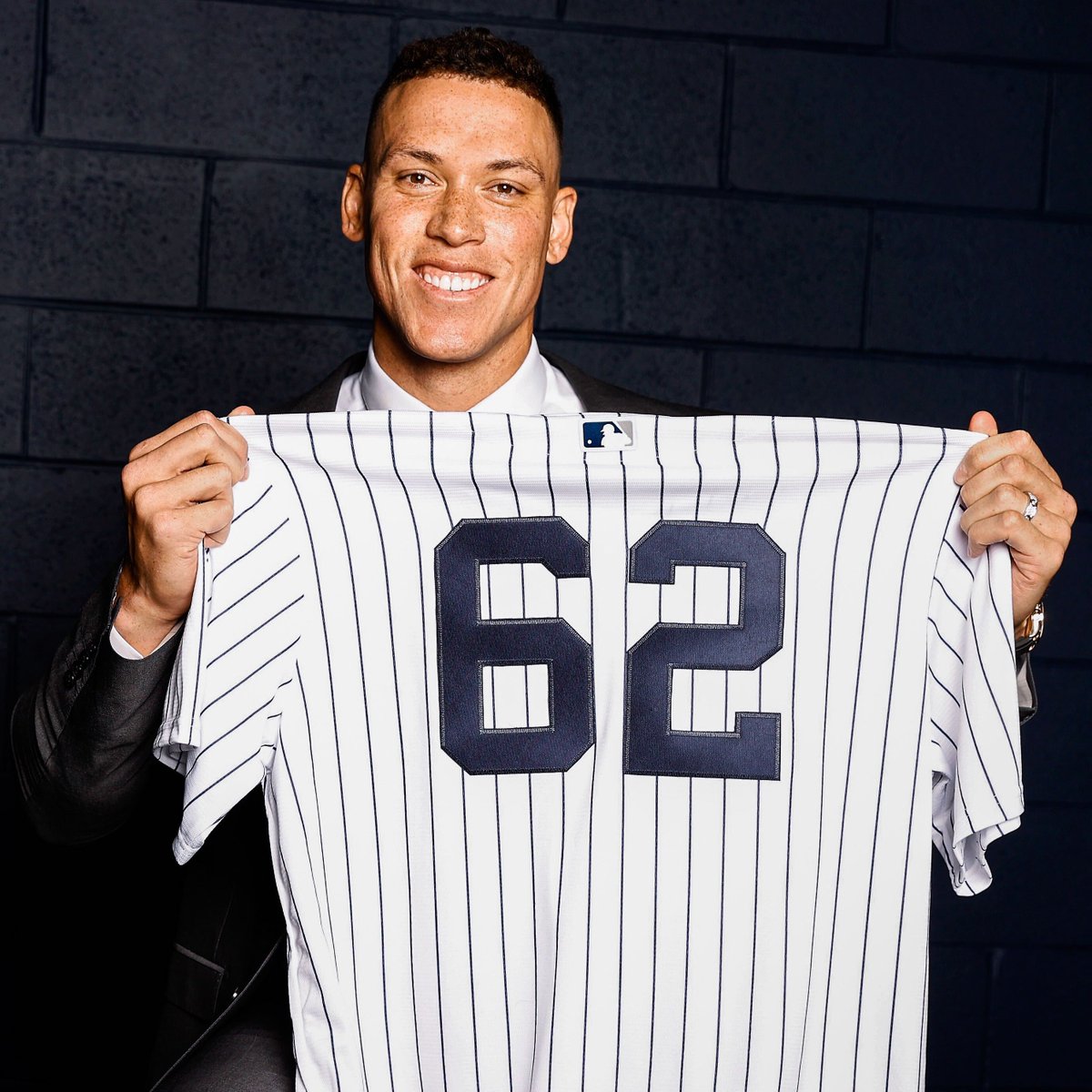 Yankees's tweet photo. A historic chase and unforgettable year. https://t.co/Lqm35fP9Er