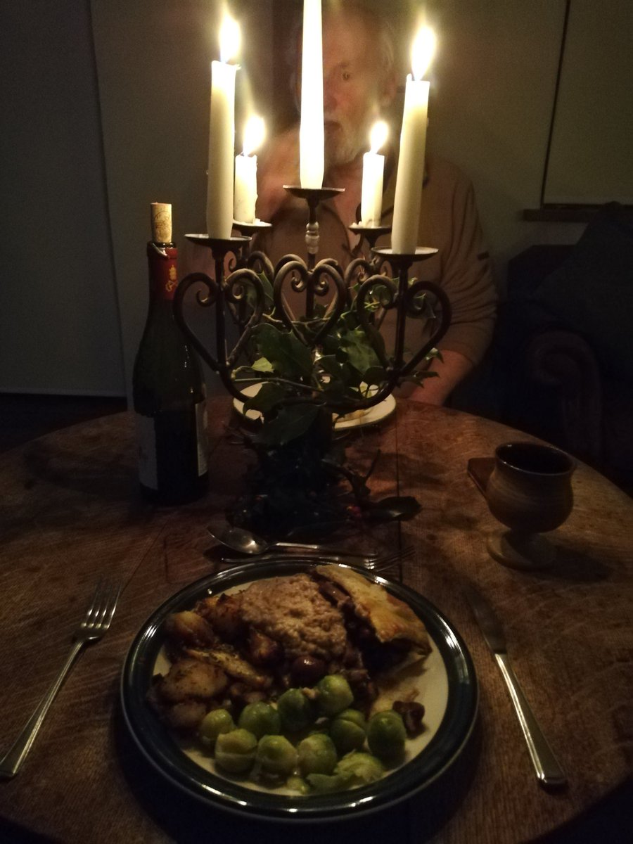 Happy Yuletide Solstice to one and all, may new life and light return to the land... 💕🌱🌎🌞