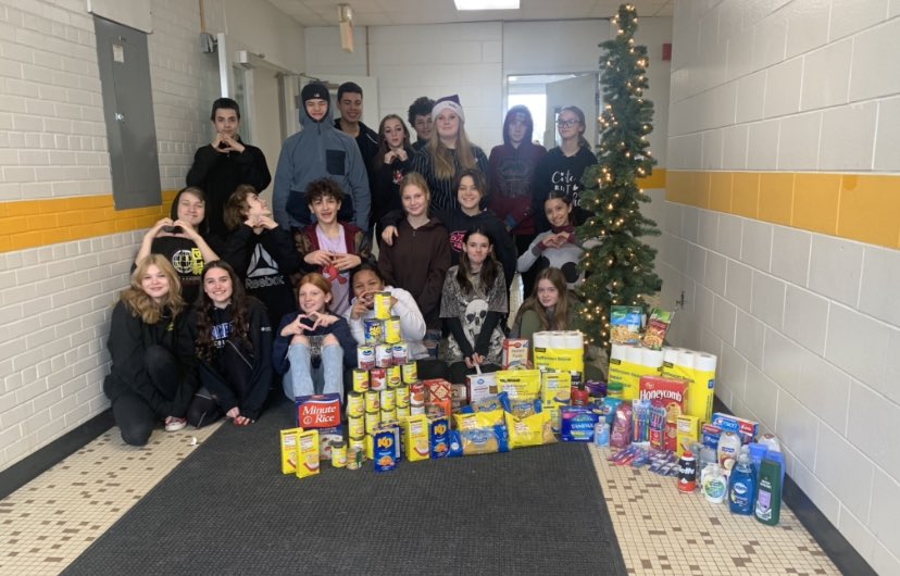 HighPark781's tweet photo. The students used the flyer, calculated tax, and figured out what they could purchase within their budget, all while giving back to their community! It was a wonderful day watching our Panthers excitedly give back, purchasing the most needed items for the @theinnsarnia @LKelempro https://t.co/iuO82tMJGI