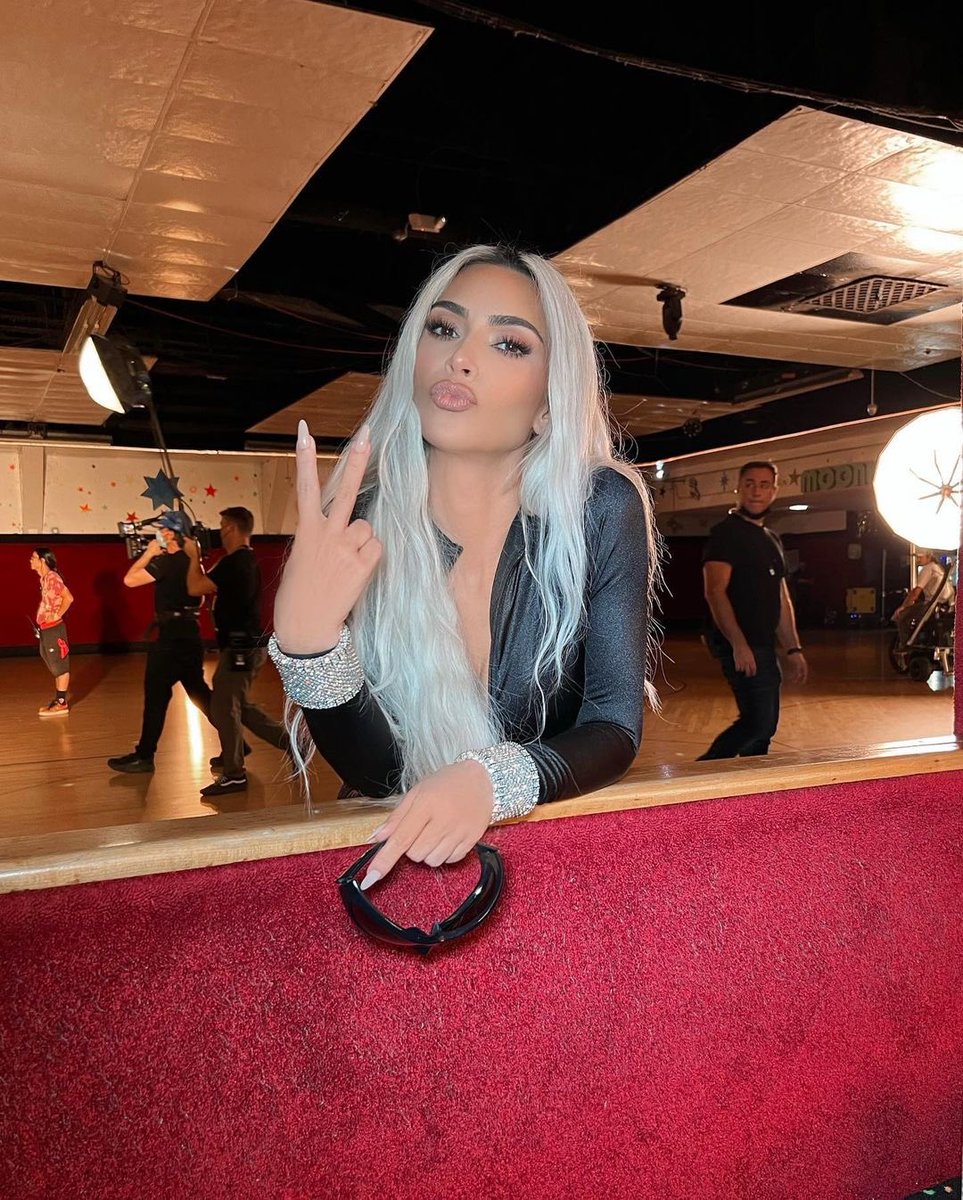KimKardashian's tweet photo. 💡🎥💥 https://t.co/Igy94zmA5C