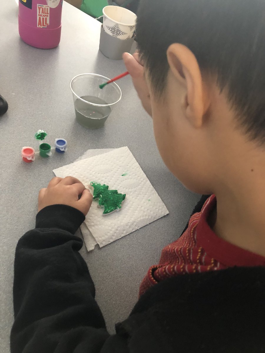 BurdeauAustin's tweet photo. And just like that quarter 2 is a wrap ๐ค #HappyTrackoutDay #hotchocolatebar #artsandcraftdelivery @SycamoreCreekES @PTA_SCES @MCBrunson https://t.co/qfQ6JnfGnJ
