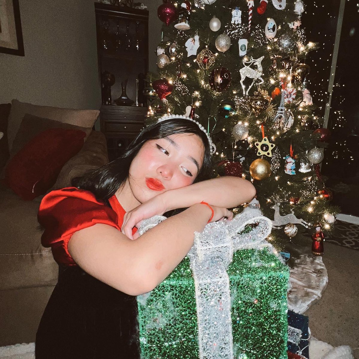 vanisakhamkhosy's tweet photo. soooo … i released a holiday EP?!?! https://t.co/ilSG6xnRwX