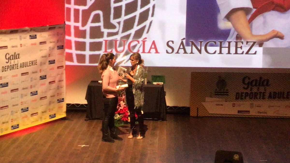 El deporte abulense está de Gala, tras dos años de ausencia hoy se pone en valor los méritos del deporte de Ávila con ejemplos de superación como Ander Olaso y Lucía Sánchez, que ponen en valor que el deporte no tiene barreras.
Enhorabuena a todos
#GaladeldeportedeÁvila