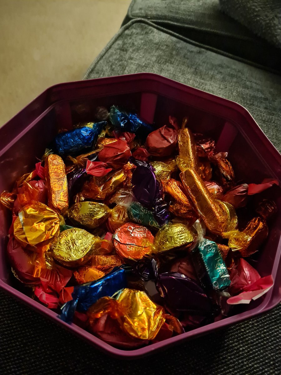 CLambert104's tweet photo. @QualityStreetUK ZERO green triangles???? https://t.co/PUTyQluck8