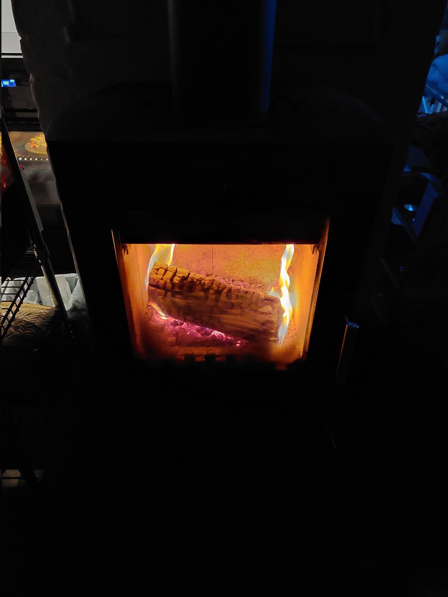 Godt og varmt på Oslo's verste vestkant! God jul Narkotwitter og alle andre forsåvidt❤ En ærbesdag til så er det juleferie og røyken skal ligge tjukk helt opp til Holmenkollen