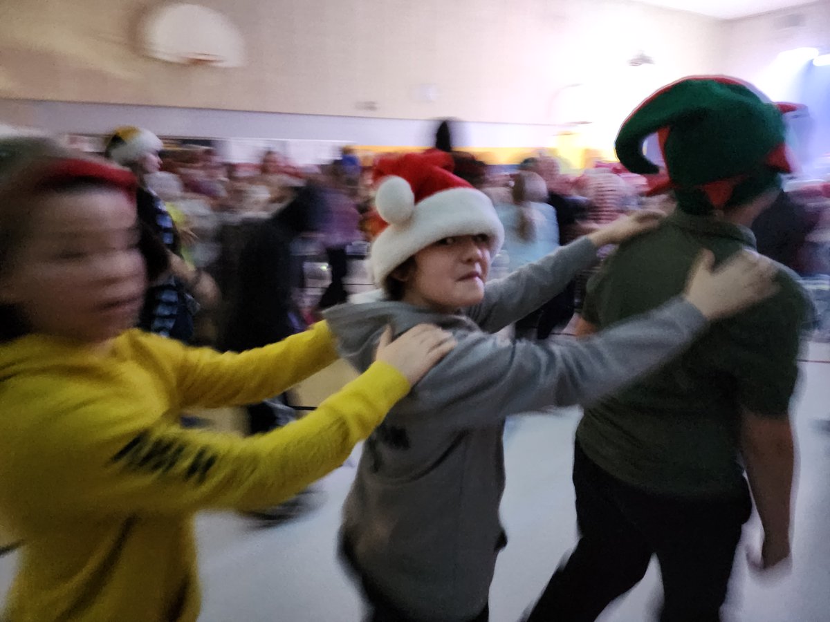 Quel beau spectacle de Chuck Labelle. Les élèves ont chanté et dansé tout au long. #PassepART
@Daph_Wallbridge <a href="/CSCDGR/">CSCDGR</a>