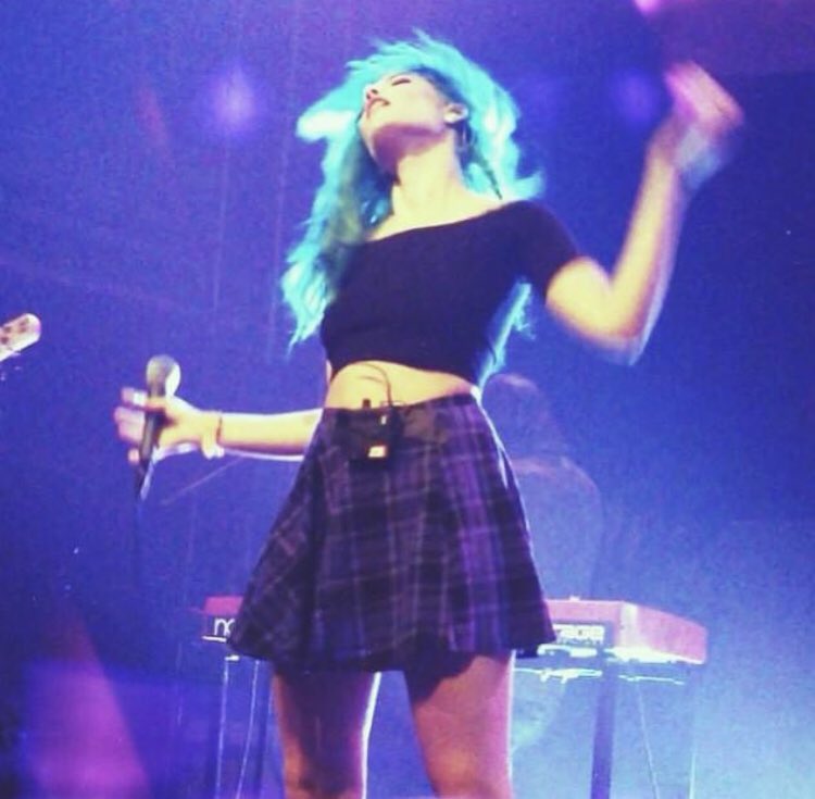 thrwbackhalsey's tweet photo. December 21 2014, @halsey tweeted “Don't belong to no city. But I'm coming to a bunch this spring. I can't wait to tell you where.” alongside this picture. https://t.co/zZGE3q6Dz1