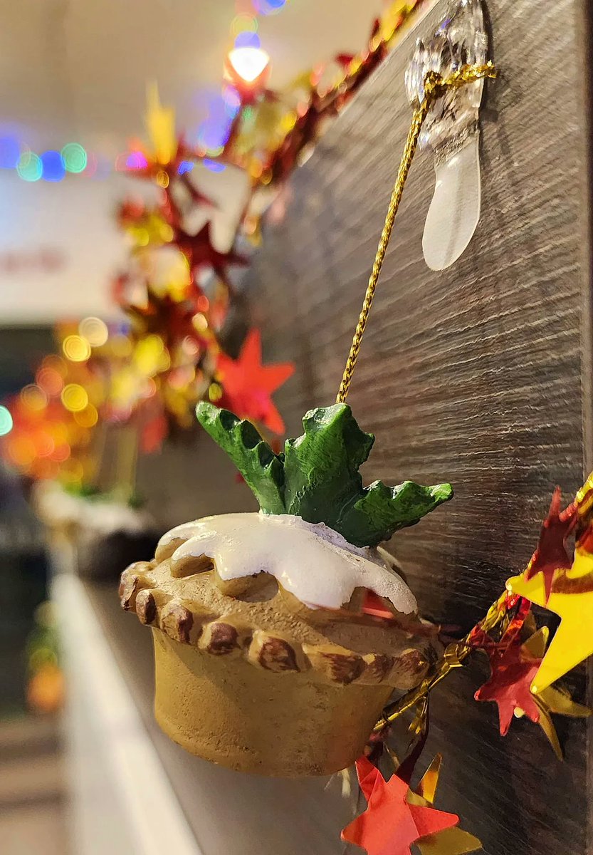 LauraFergWLG's tweet photo. It's festive here at LFT! https://t.co/cJaFc5Gx0R