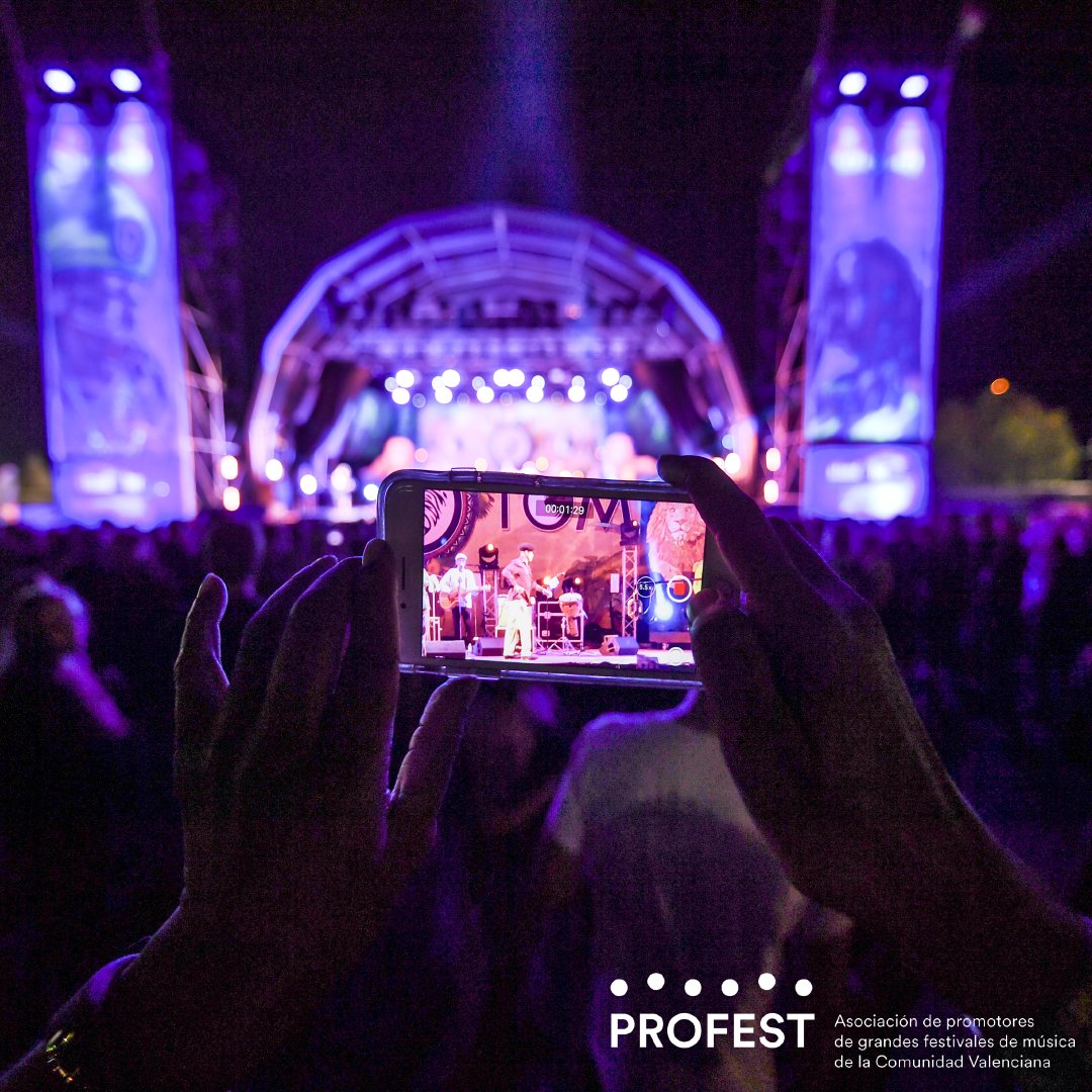 📸✨¡Luces, cámara y acción! Graba a tus artistas favoritos para así, siempre poder recordar estos momentos tan memorables .

#MediterraneoEnVivoYSeguro