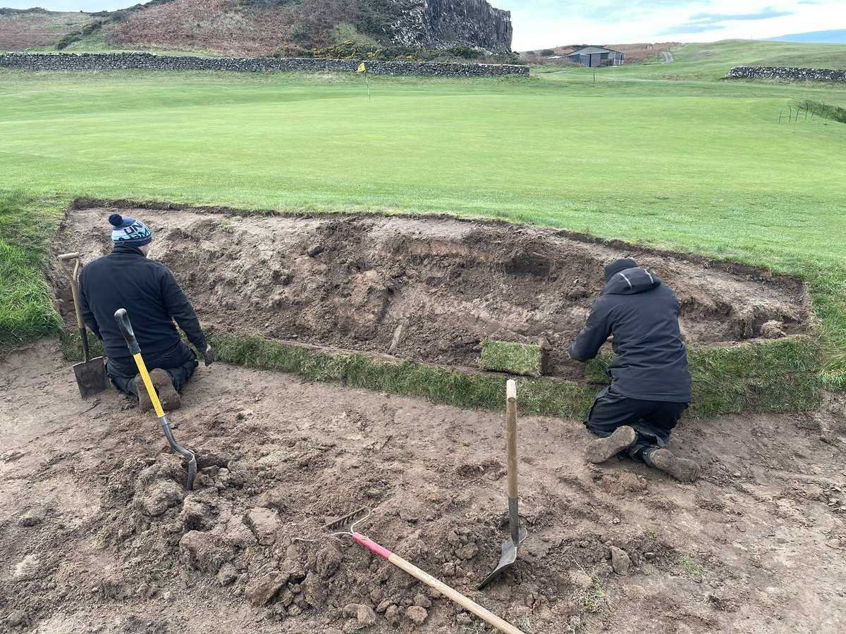 BGreenkeeping's tweet photo. The first of a few bunkers we have completed so far this winter…. The face has been completely rebuilt on this one on the left hand side of the second green. ⛳️🏌️‍♂️☀️❄️ https://t.co/8C5pmOrz48