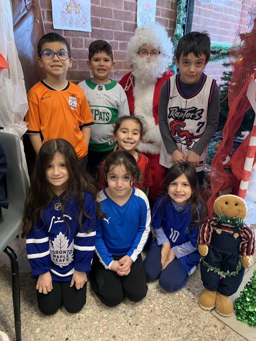 St. Peter Grade 8 students host Falcons Winterfest for our students! A beautiful event of sights and sounds, including Peter Falcon and another visit from Santa. Bravo Grade 8's! 🎄