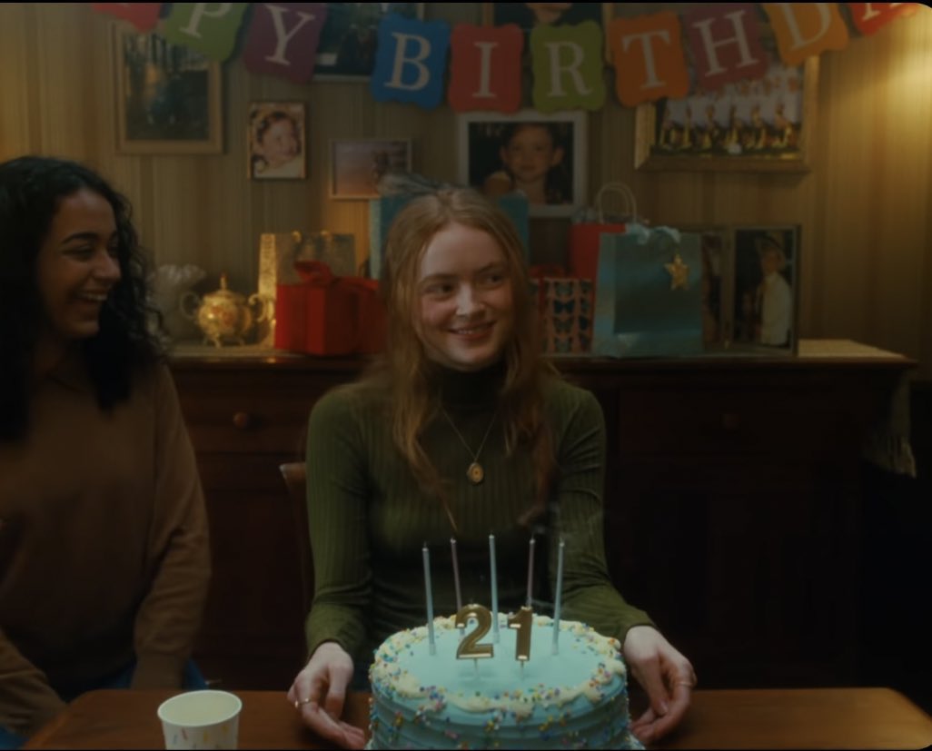 FilmUpdates's tweet photo. Taylor Swift’s ‘All Too Well: The Short Film’ has been snubbed from the Oscars shortlist for Best Live-Action Short Film. https://t.co/hroU6D96Ef