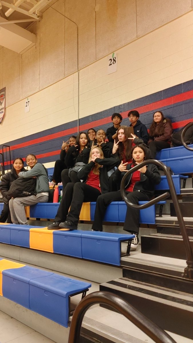 MsMierzwinski's tweet photo. @Aquinassports Junior Girls' Volleyball Team 🏐 is waiting for another game at Humberview! The girls have been working 💪 at practices and back ↔️ back games 🙌
#highschool #athletics #winter #season #junior #girls #volleyball #team @STA_Brampton
@ROPSSAA @DPCDSBSchools https://t.co/7qhNLdy8Ad