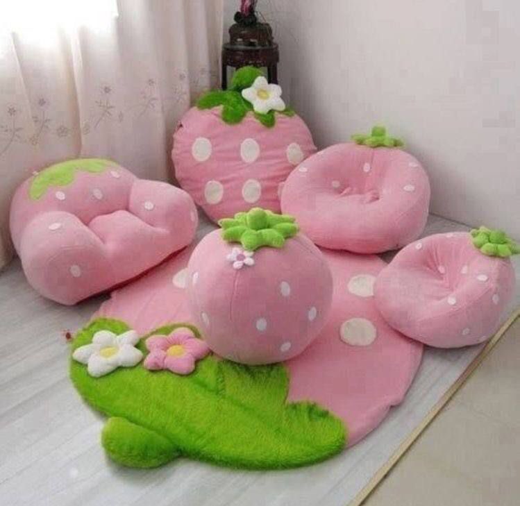 BlossomyBri's tweet photo. if you need me i’ll be in my strawberry corner https://t.co/zvkEO6pFG9