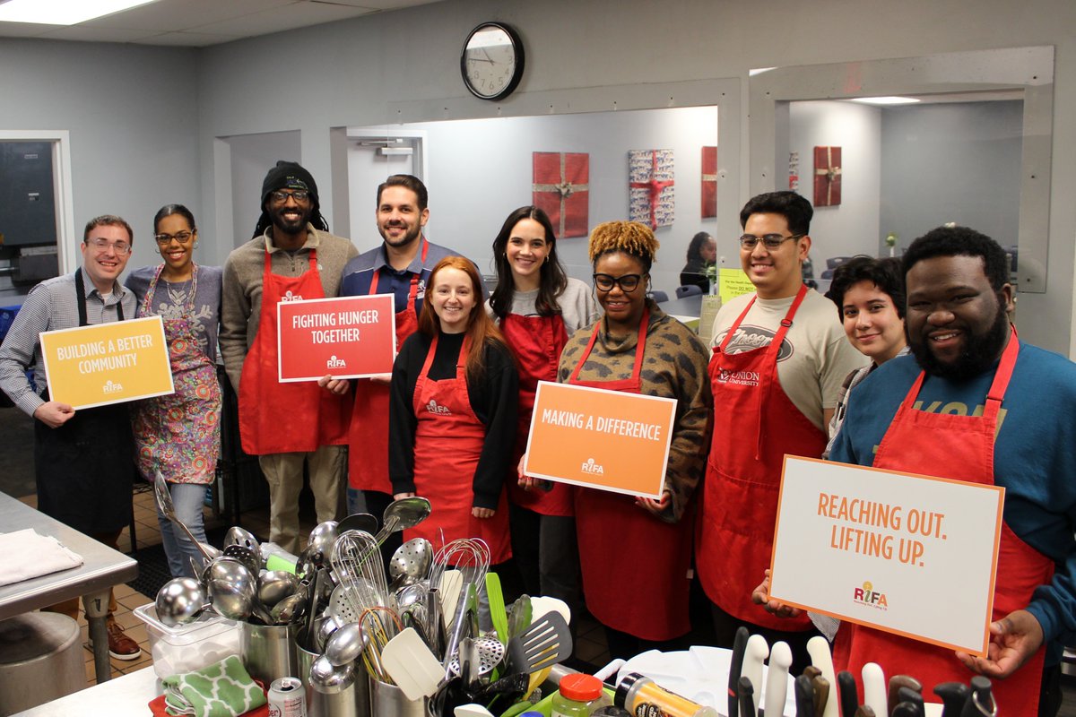 rifajackson's tweet photo. Today @mayorconger and @cityofjacksontn helped serve lunch in the RIFA Soup Kitchen! Thank you for joining us in the fight against hunger - we're grateful for your willingness to serve! #FightingHungerTogether #RIFAJackson https://t.co/XNLX2TzJO1
