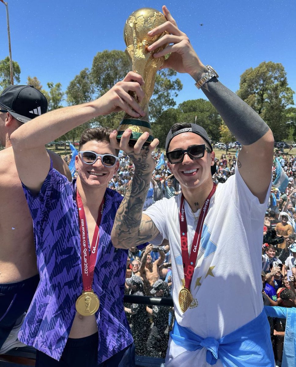 Messi , Enzo,Julian y Cuti Mis Campeones..💙🤍 tweet media