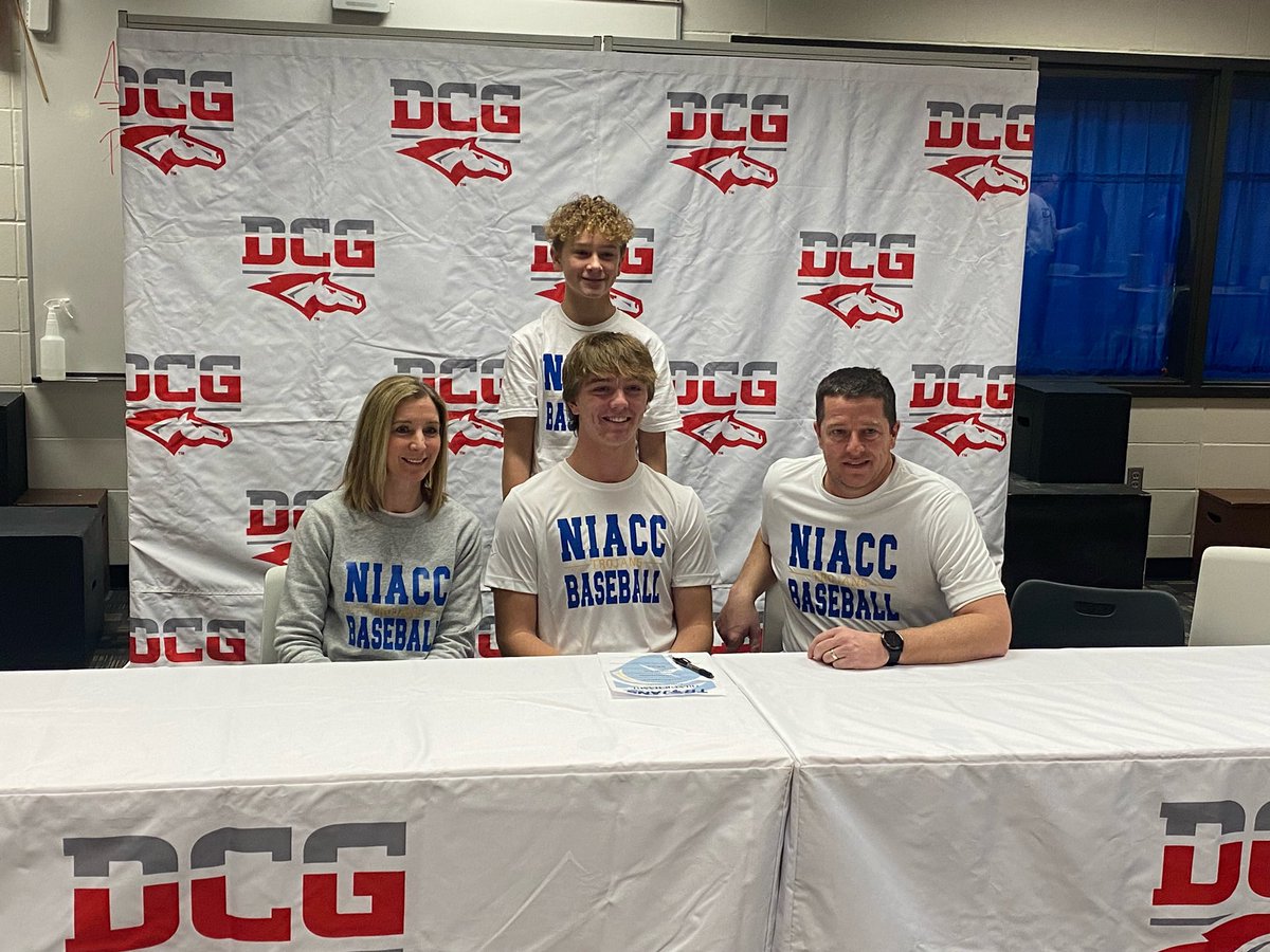 DCG__Baseball's tweet photo. Signing day for these two Mustang seniors. Proud to have them in our program and excited to follow their collegiate futures. @hamil_trevor @ClaytonCampidi1 https://t.co/Iqi4YRaBYe