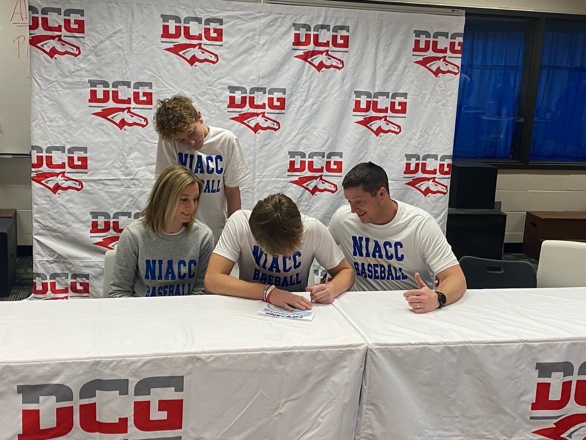 DCG__Baseball's tweet photo. Signing day for these two Mustang seniors. Proud to have them in our program and excited to follow their collegiate futures. @hamil_trevor @ClaytonCampidi1 https://t.co/Iqi4YRaBYe
