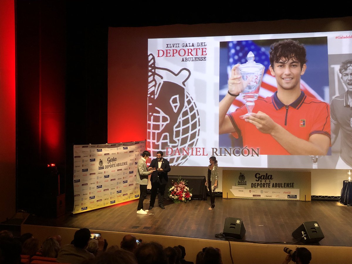 AAPDAvila's tweet photo. 🎾 Dani Rincón ganó el US Open Júnior el pasado 2021, uno de los mayores éxitos del deporte abulense!

Hoy reconocemos su trabajo en su ciudad, #Avila 

#GaladeldeportedeAvila 

@DelegTenisAvila @RFETenis @RafaelNadal @rnadalacademy https://t.co/7GTMpUyTiK