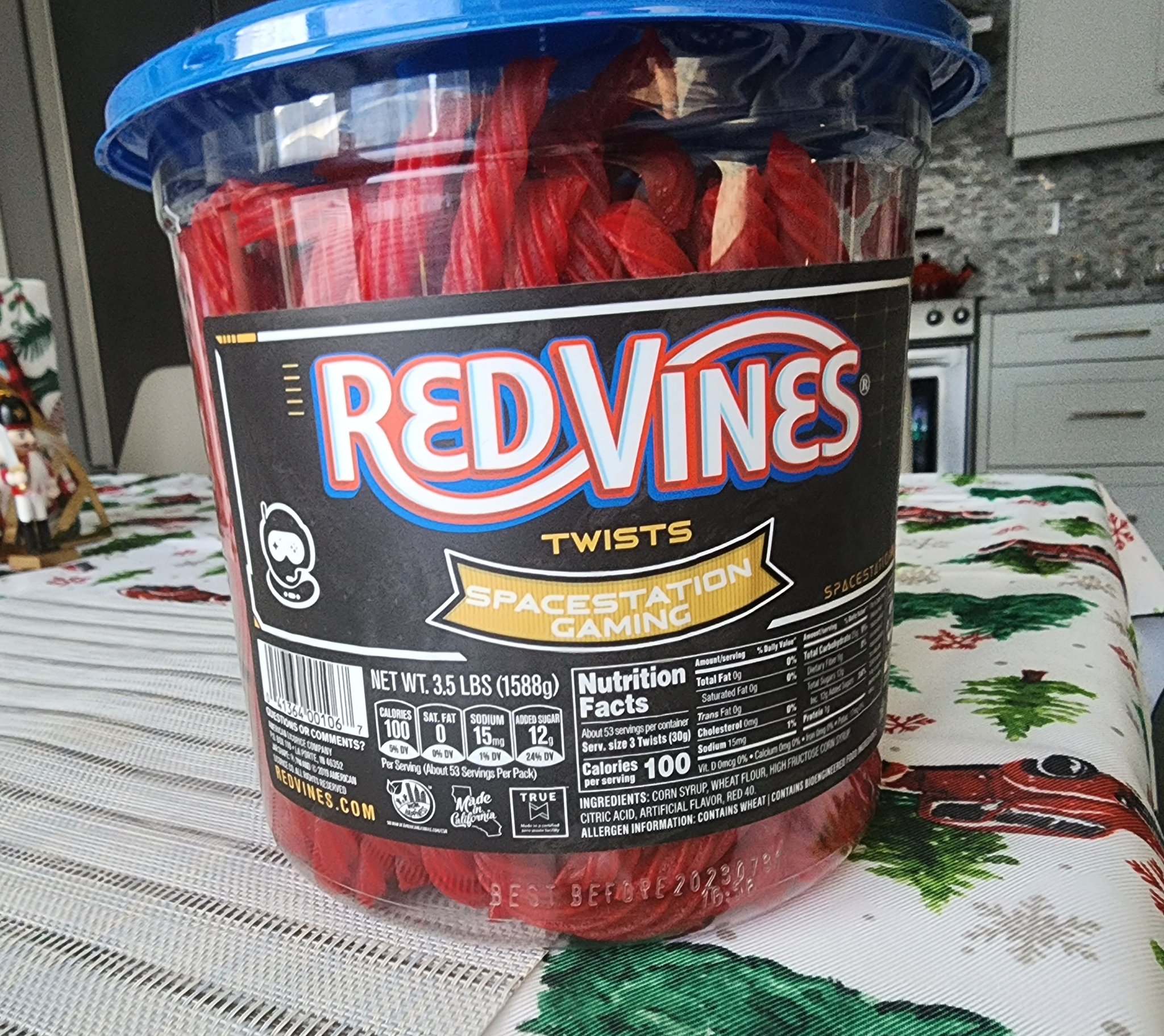 Andrew Trulli on Twitter: "Thank you for the bucket of red vines 🙏 top tier holidays 🎄 https://t.co/d5qrSf6Mze" /