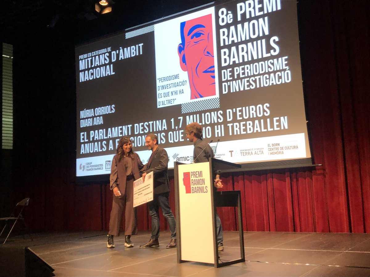 El 8è Premi Ramon Barnils en la categoria de mitjans d’àmbit nacional és per la periodista <a href="/nuriaorrg/">Núria Orriols Guiu</a> per haver destapat el cas de llicències per edat del Parlament, publicat el 17 de gener al <a href="/diariARA/">diariARA</a>.