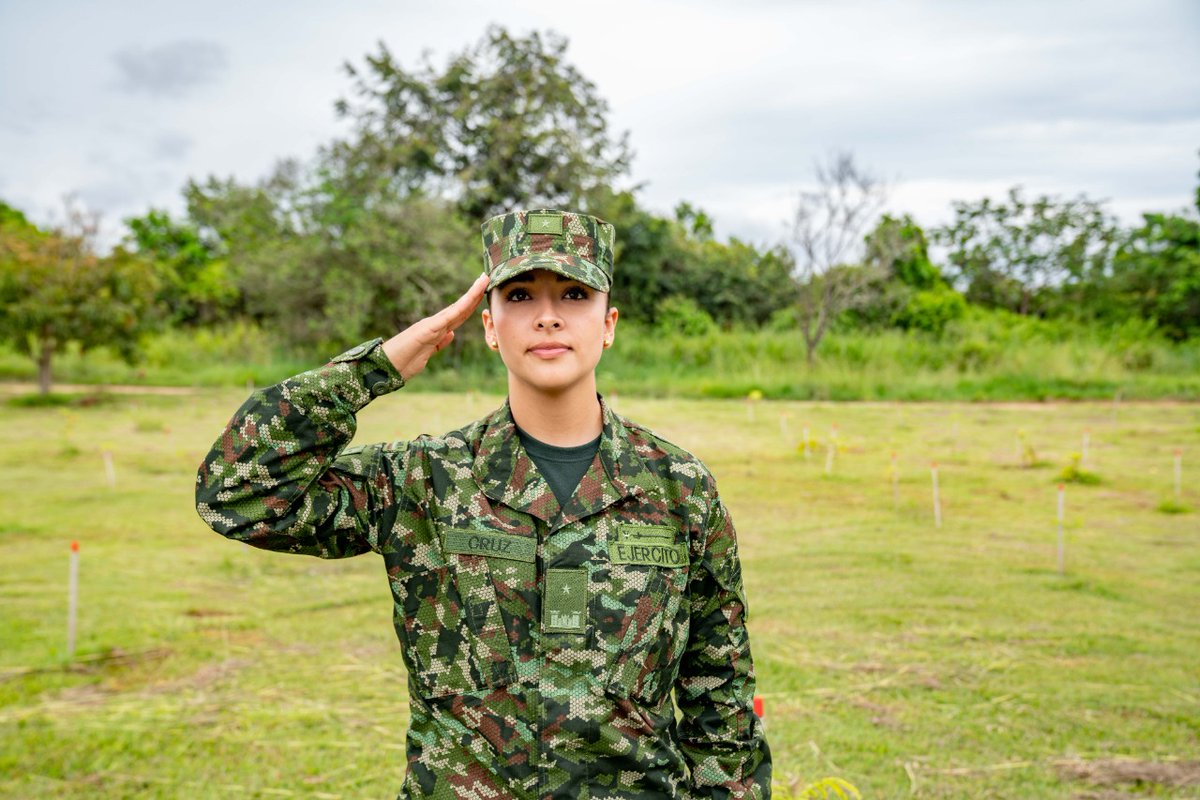 FuerzasMilCol's tweet photo. Este 1 de febrero será la fecha en la que se incorporará el primer contingente de los cuatro que se planean para el 2023, donde 5184 mujeres podrán prestar su servicio militar en distintas unidades militares ubicadas en todo el país. #MujerMilitar https://t.co/Pf1Any95Of
