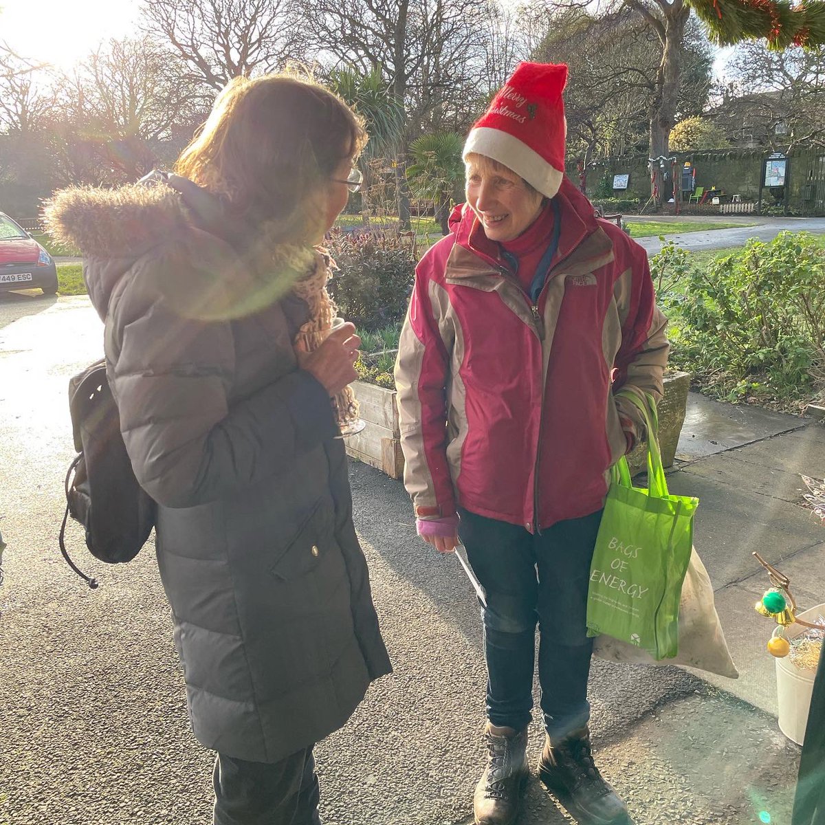 StarbankPark's tweet photo. Celebrating our year volunteering today with a delicious Christmas lunch in the park. We had the most amazing cakes and snacks. Thank you to everyone who helped out and brought goodies!! Itโs lovely to get together ๐๐๐ฅฐ #volunteerswhocare @StarbankPark #sharinglunch #festivity https://t.co/u2wKN6vW7X